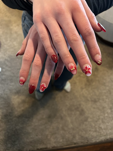 Book A Look Nails_Yale