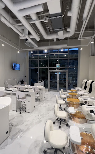 Champagne Nail Lounge at the Quay