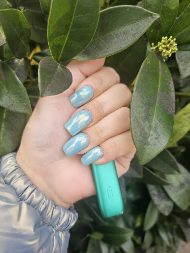 Champagne nail lounge on west 4th