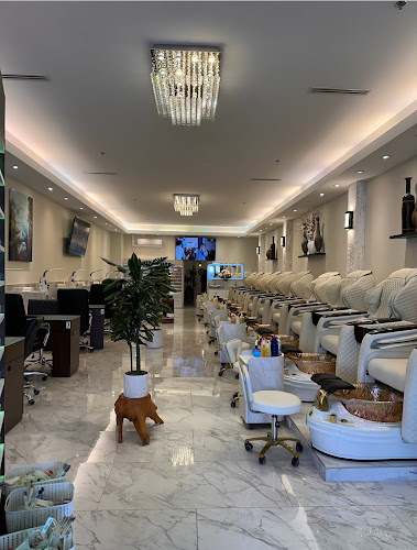 D Nails & Spa