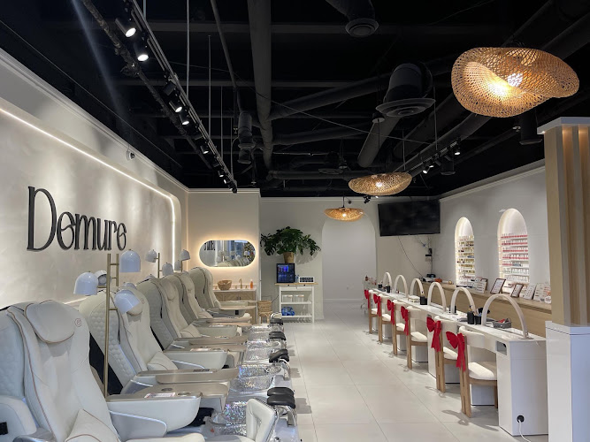 Demure Nails Lounge