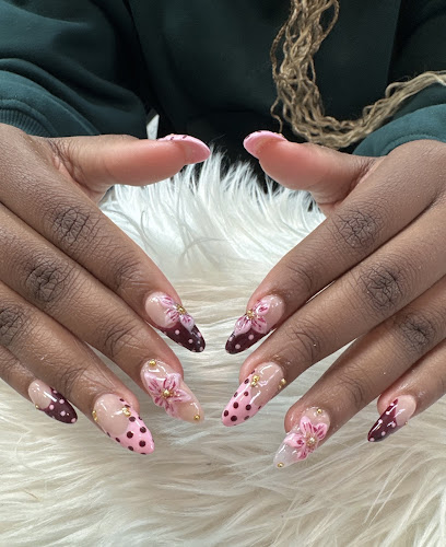 DT Nails