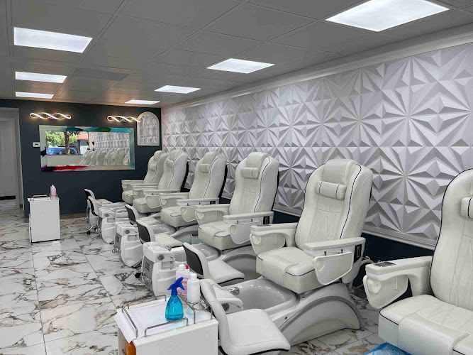 DV Nails and Spa