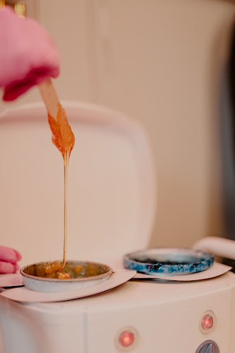 Esthetics by Lyss - Brazilian Waxing, Facials, Body Waxing, Lash Lifts, Manicures, Pedicures & Tinting | Nanaimo