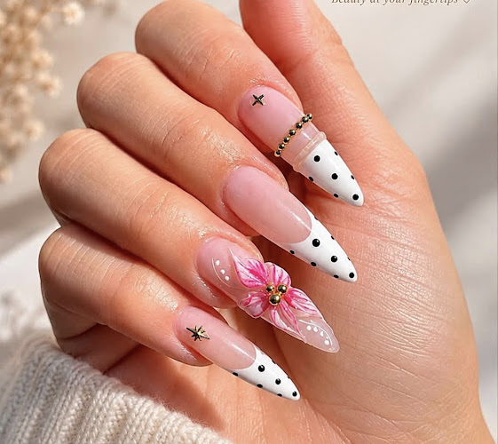 Famous Nails