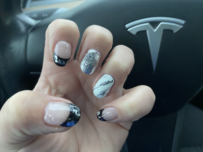 Frenchies Nail Bar, nail salon in Lake Country, British Columbia