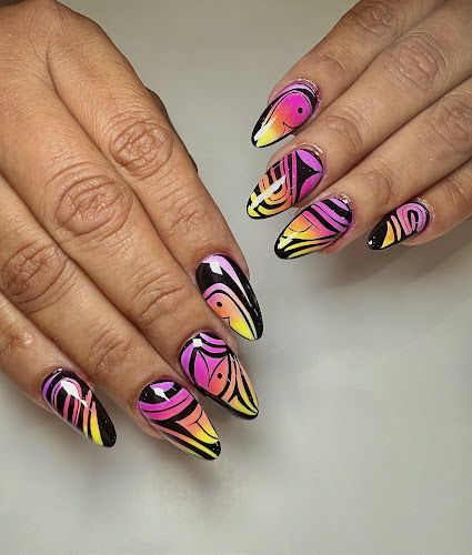 GLAM'R NAILS & SPA