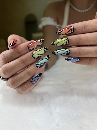 Gloss Beauty Bar