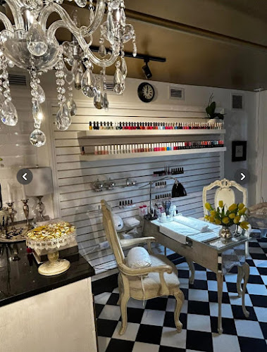 Glow Nail & Beauty by YVONNE