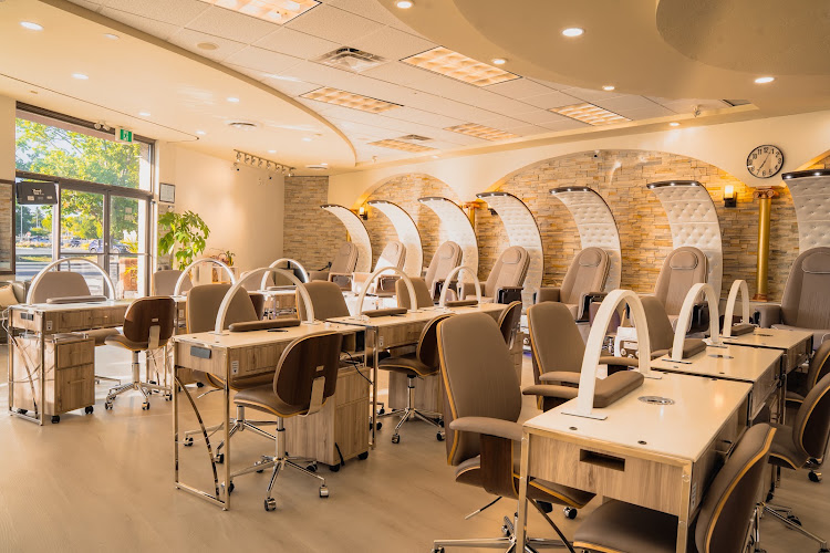 Golden Nail Lounge