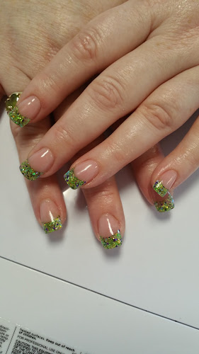Happy Nails (Vernon)