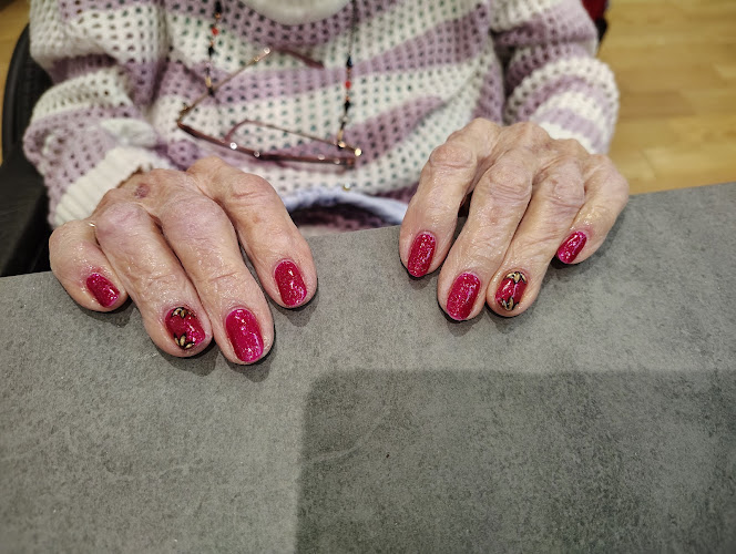 Honey Nails