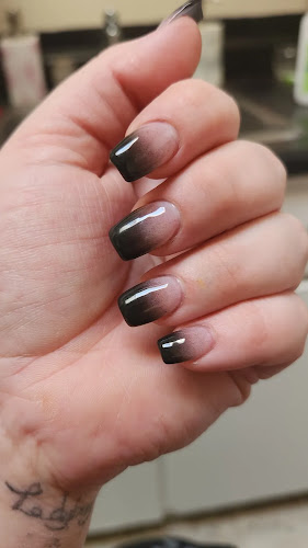 Inventive Nail Salon