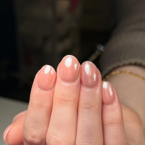 Kenzy does nails