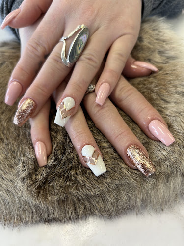 L & V Nails