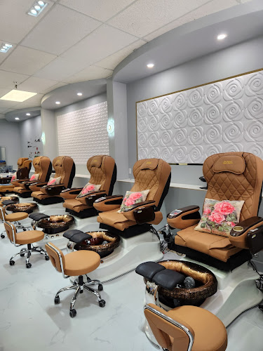 La Fleur Nails Salon