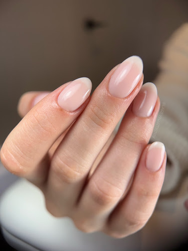 LA REYN ARTISTRY: Russian Manicure & Permanent Makeup