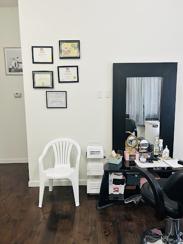 La shine beauty salon