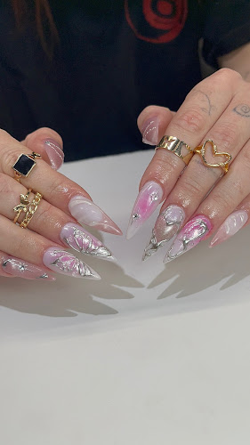 Leo Nail Lash Lounge North Vancouver