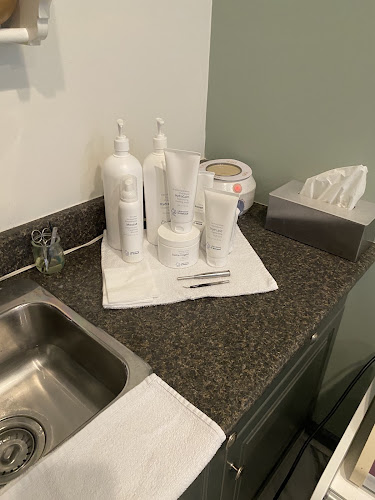 Lesley's Esthetics & Accessories