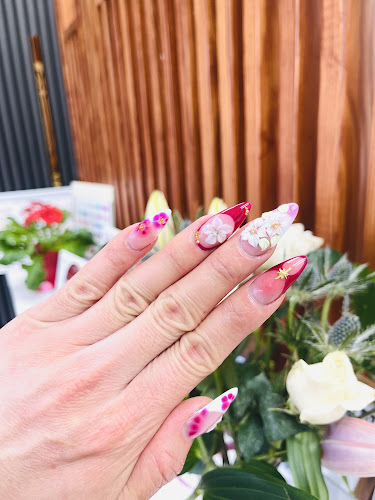 Louis Nails & Spa