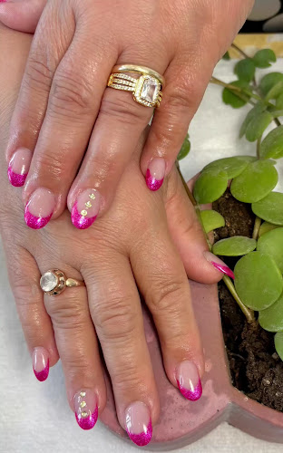 Luna nails