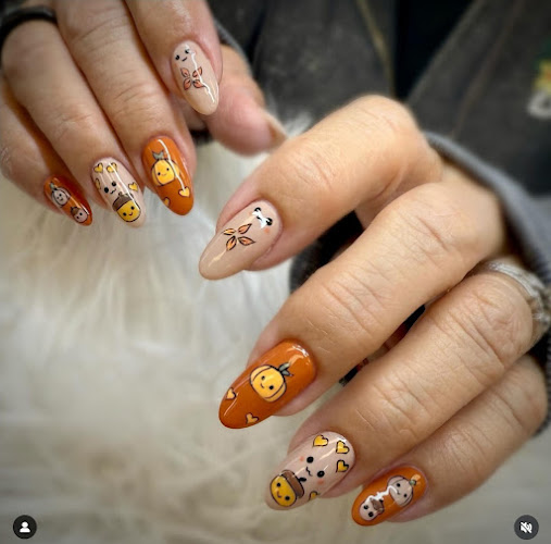 Lunaria Beauty Studio - Langley Nail Salon