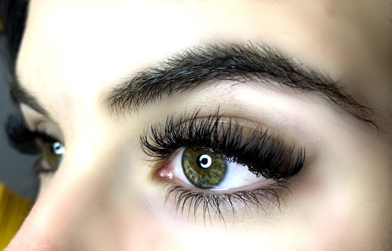 Mirror Mirror Salon & Spa, nail salon in Kelowna, British Columbia