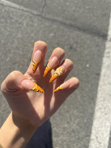 Nacre Nails