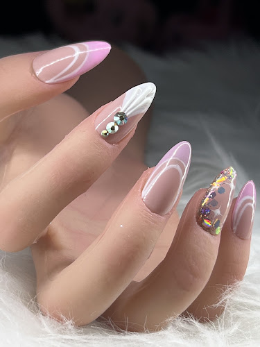 NAILS BY SAMIE
