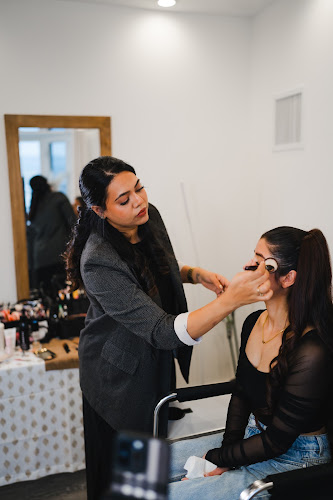 NikhaarBeautyBar