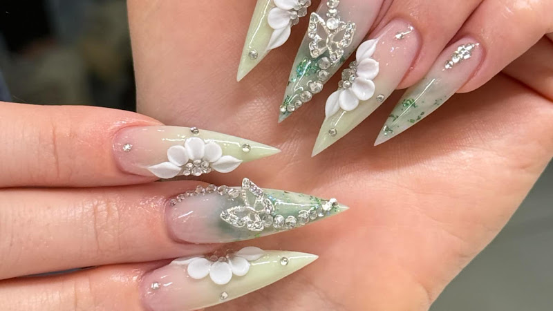Okaluxe Nail Lounge