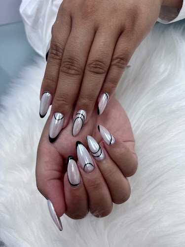 Precious Nails