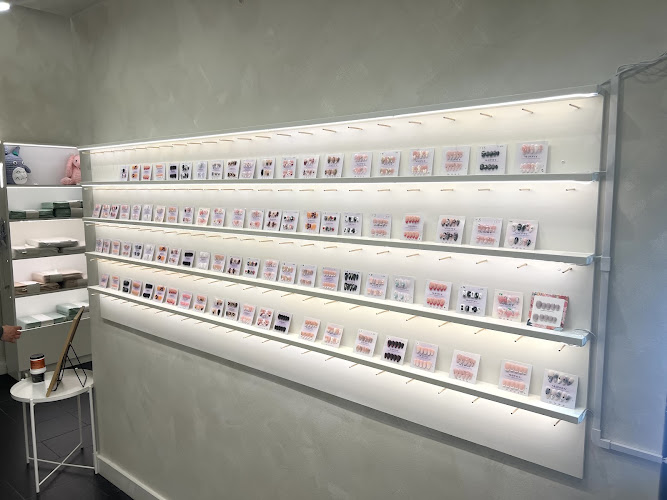 𝗿 𝘂 𝗻 𝘇 𝗶 𝗲 ™ Press On Nails, nail salon in Burnaby, British Columbia