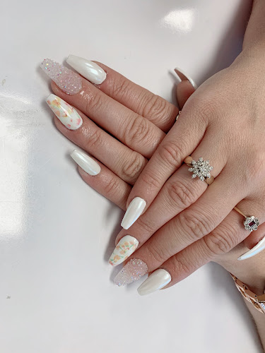 Q-Nails