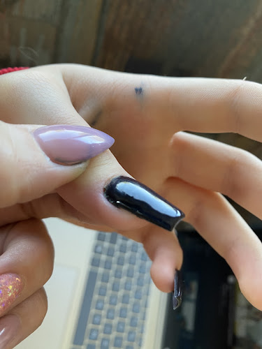Q-Nails