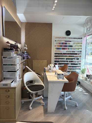 Romantique Nails
