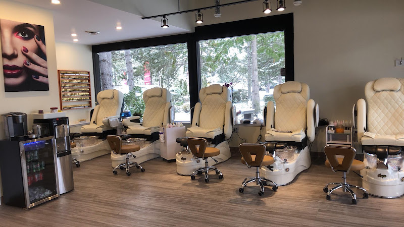 SAANICH Nails & Spa