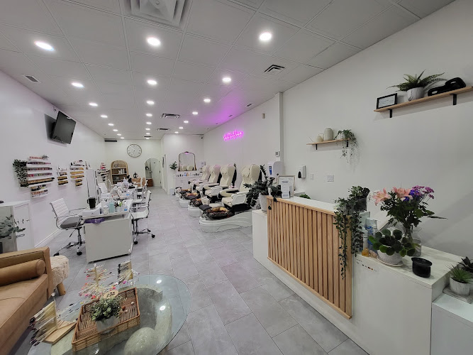 Shades beauty lounge