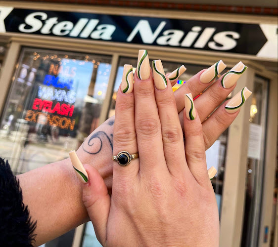 Stella Nails Salon in Downtown Vancouver
