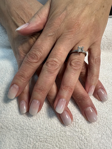 T & H Nails