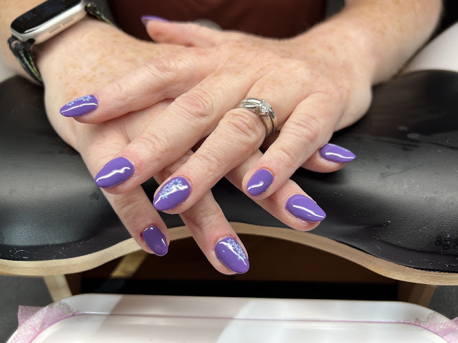 The Nail Bar, nail salon in Trail, British Columbia