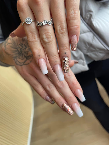 The Nail Lounge