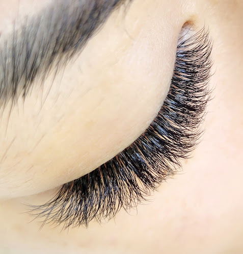 The Vivre Beauty - Lash & Nail Services