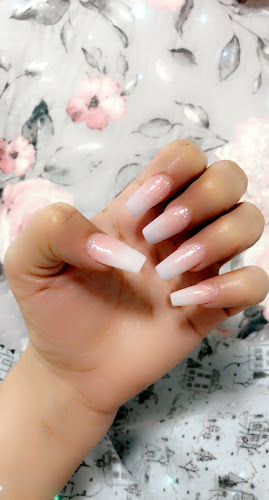 Van's Nails & Waxing