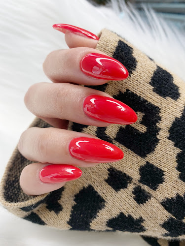 Varnish Nails & Beauty
