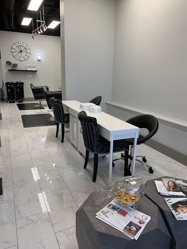 Xpose Salon and Lounge