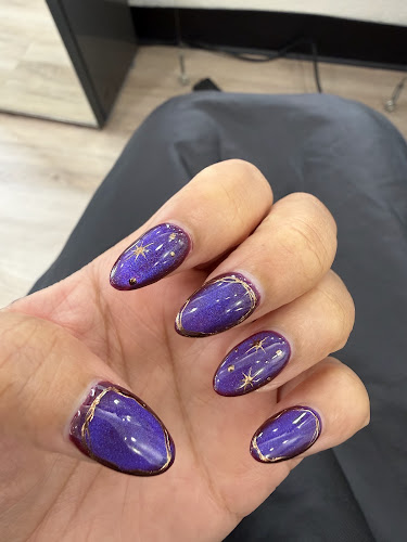 17 Jewels Nail Spa