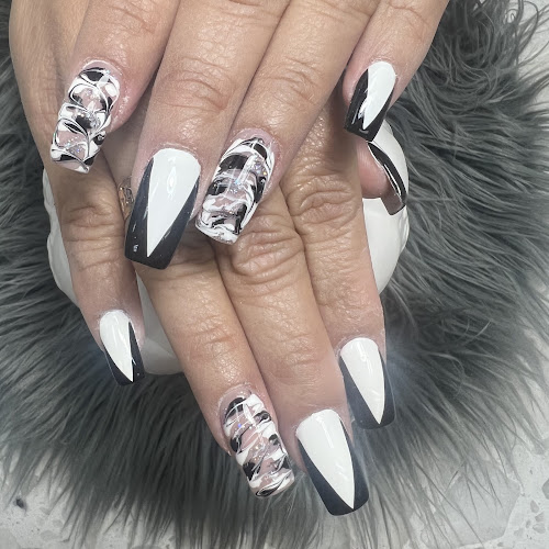 7 Nail Spa ( Salon)