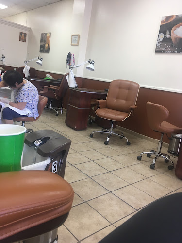 A-Diamond Nails, nail salon in Van Nuys, California